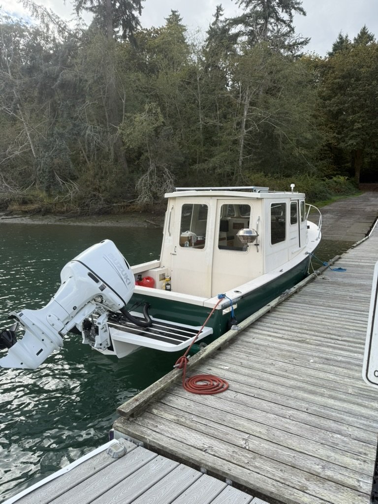 Suzuki DF140 mounted on the custom transom bracket